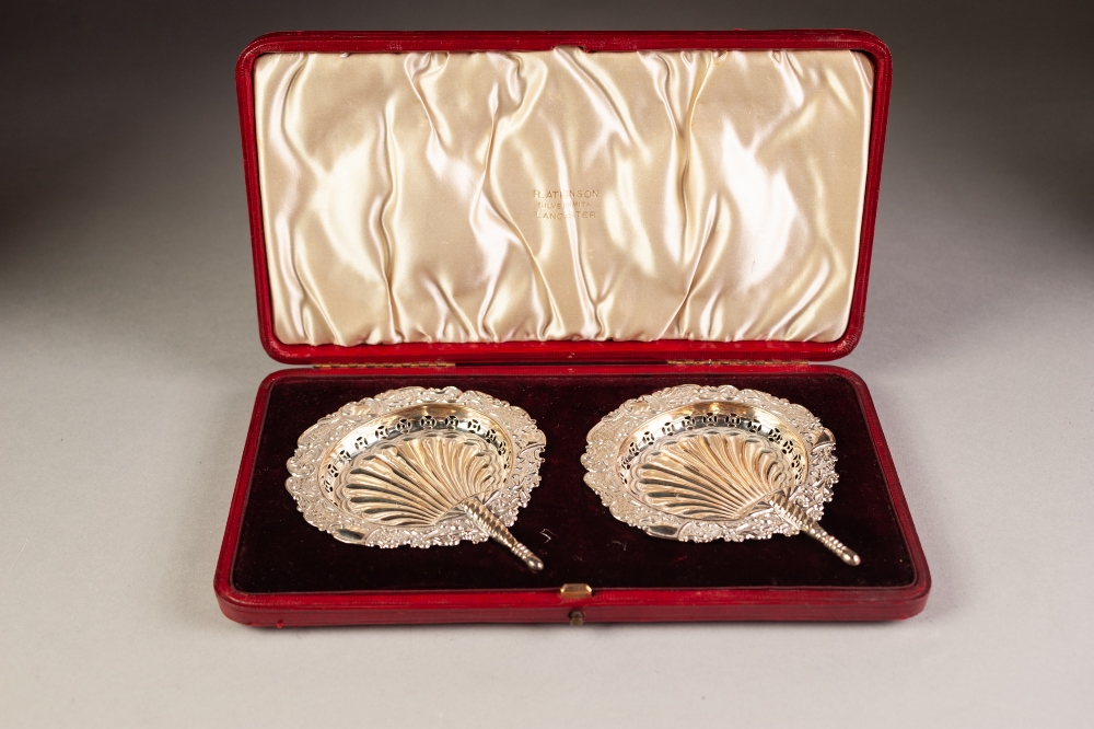 CASED PAIR OF LATE VICTORIAN STAMPED SILVER HANDLED BON BON DISHES, London 18965, 2 ozs all in