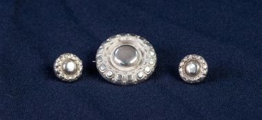 VICTORIAN SILVER TARG BROOCH AND THE PAIR OF MATCHING EARRINGS, makers mark 'J.T.P.' Birmingham 1881