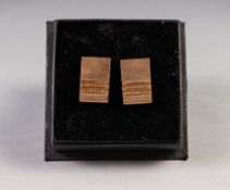 PAIR OF 9ct GOLD 'T' BAR CUFF LINKS, the textured oblong tops having ladder cross bars to one end,