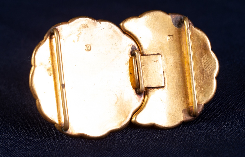 NINETEENTH CENTURY JAPANESE GOLD AND SILVER INLAID METAL MON SHAPED TWO PART BUCKLE, decorated - Image 3 of 4