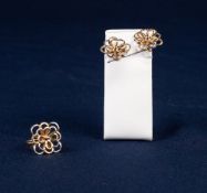 14ct GOLD RING, with large floral openwork top and the pair of MATCHING PIN EARRINGS, 14.4gms (3)