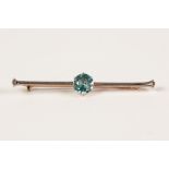 15ct GOLD AND PALLADIUM SINGLE VIBRANT BLUE STONE SET BAR BROOCH, the stone approx 1.95ct