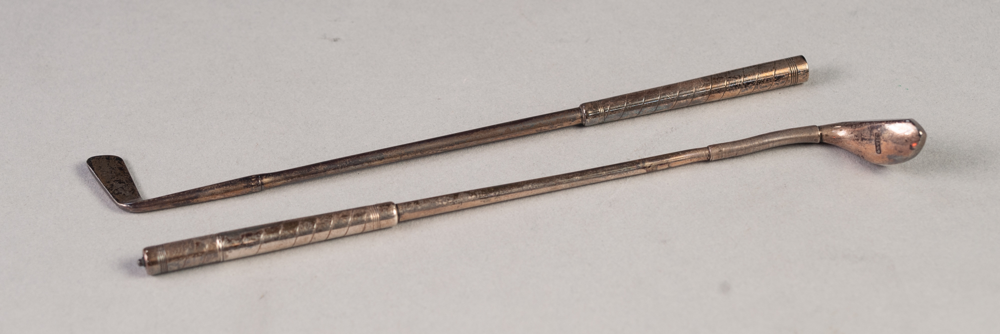 CASED SET OF GOLF CLUB PATTERN NOVELTY PEN AND PENCIL SET BY SAMPSON MORDAN & Co, - Image 2 of 2