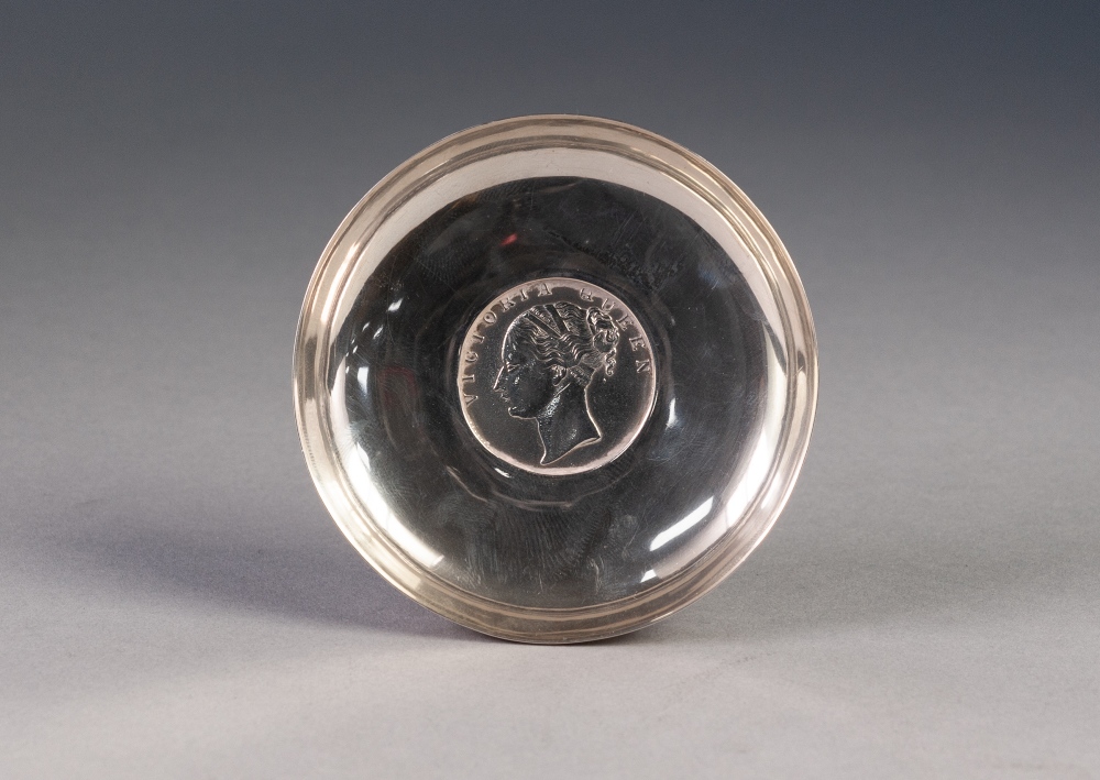 FOREIGN SILVER COLOURED METAL SMALL DISH WITH ONE RUPEE COIN TO THE BASE, 3" (7.6cm) diameter,