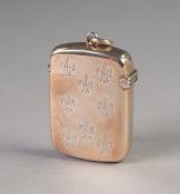 EDWARD VII ENGRAVED SILVER VESTA CASE, with ring suspension and decorated with fleur de lis