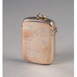 EDWARD VII ENGRAVED SILVER VESTA CASE, with ring suspension and decorated with fleur de lis