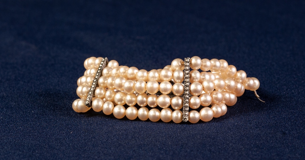 FINE STRAND SIMULATED PEARL AND WHITE METAL MARCASITE SET CLASPED BRACELET - Image 2 of 2