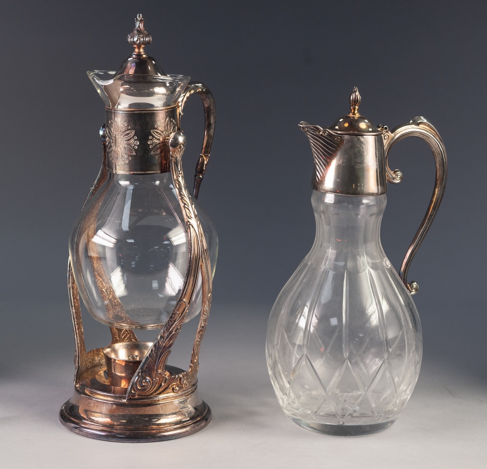 GLASS CLARET JUG WITH ELECTROPLATED MOUNT, a COFFEE JUG hinged upon a plated stand with spirit