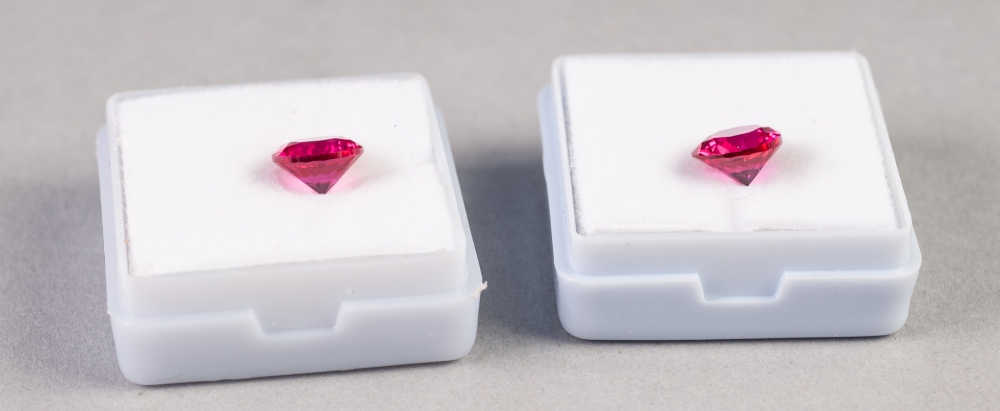 PAIR OF NATURAL ROUND CUT RUBIES, each 2.2ct, 7 x 7 x 4mm (2) - Image 2 of 3