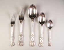 VICTORIAN 32 PIECE SILVER KINGS PATTERN TABLE SERVICE of 8 table spoons, 8 table forks, 8 dessert