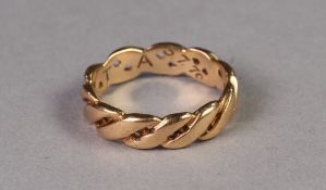 18ct GOLD PIERCED 's' SCROLL BAND RING, 6.8 gms