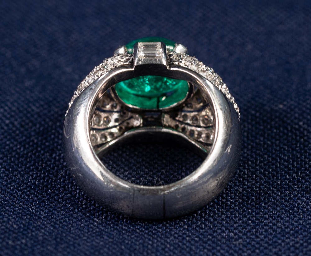 PLATINUM, EMERALD AND DIAMOND COCKTAIL RING, WITH A CABOCHON OVAL NATURAL EMERALD OF VERY STRONG - Image 3 of 3