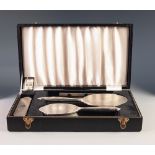 MODERN THREE PIECE ENGINE TURNED SILVER CASED HAND MIRROR AND BRUSH SET, Birmingham 1972, and the