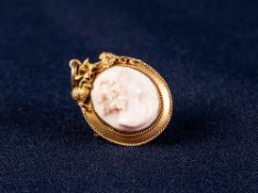 VICTORIAN UNMARKED GOLD COLOURED METAL MOUNTED CARVED SHELL CAMEO PENDANT/BROOCH, 4.7 gms gross