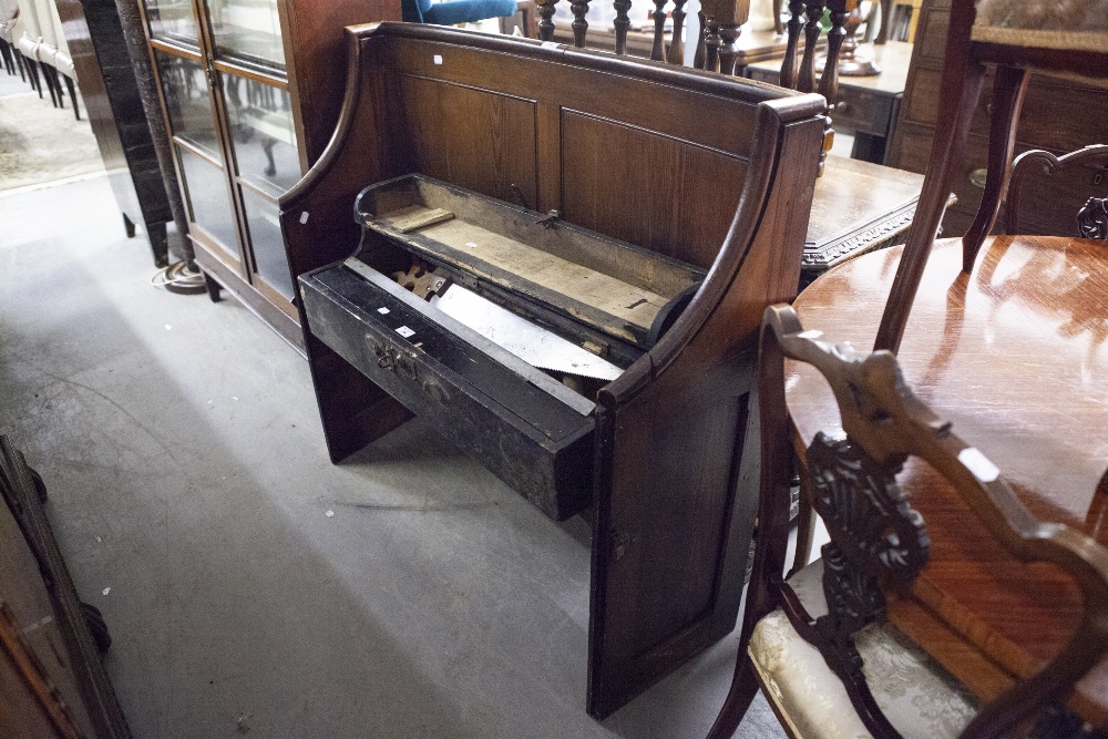 AN OLD WOODEN TOOLBOX AND A QUANTITY OF HAND TOOLS