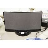 A BOSE SOUND DOCK DIGITAL MUSIC SYSTEM VERSION 1 (2004-2008), IPOD AND IPHONE COMPATIBLE, WITH