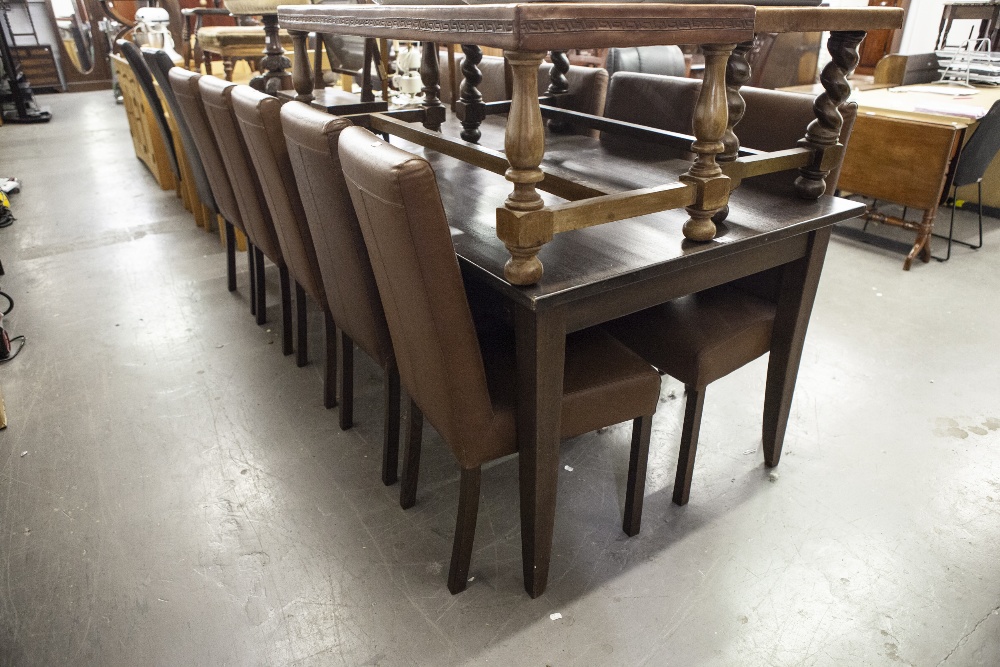 A MODERN TWENTIETH MAHOGANY DINING TABLE, ON FLUTED SUPPORTS AND A SET OF TEN DINING CHAIRS, HIGH