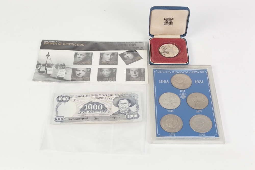 UN CIRCULATED SET OF FIVE 'UNITED KINGDOM CROWNS' 1965-1981, in hard clear plastic coin case/display