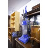 VAC 2200 W BAGLESS UPRIGHT VACUUM CLEANER