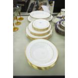 ROYAL DOULTON 'COVINGTON' DESIGN DINNER SERVICE FOR SIX PERSONS, INCLUDING THREE SIZES OF PLATES,