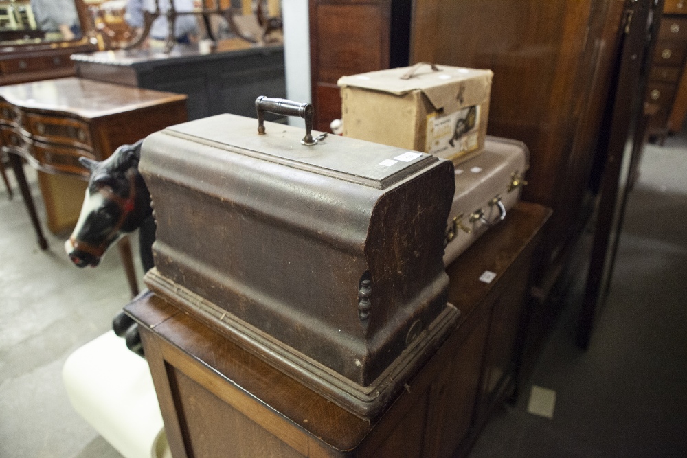 JONES, EARLY TWENTIETH CENTURY 'FAMILY C.S.' PORTABLE SEWING MACHINE 'As Supplied to Her Majesty