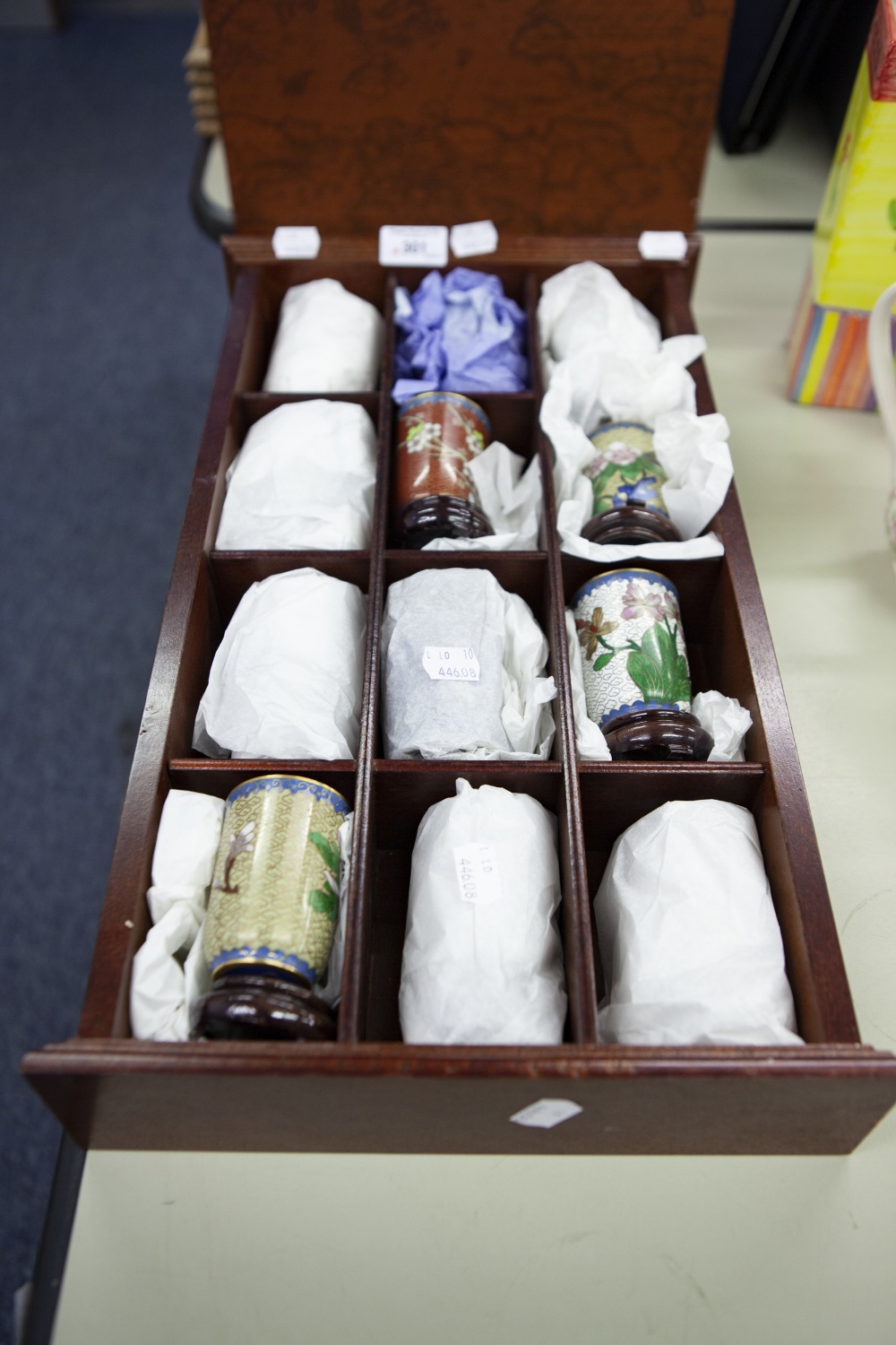 SET OF ORIENTAL CHINOISERIE CUPS IN PRESENTATION CASE, 12 WITH WOODEN STANDS