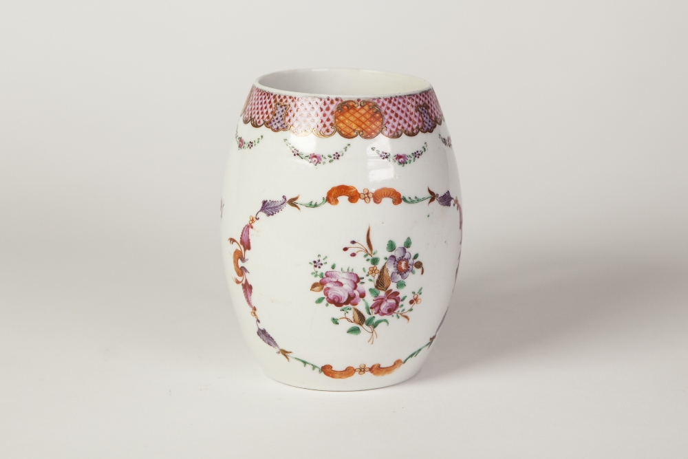 A LATE EIGHTEENTH/NINETEENTH CENTURY CHINESE PORCELAIN EXPORT WARE FAMILLE ROSE DECORATED BARREL- - Image 2 of 2