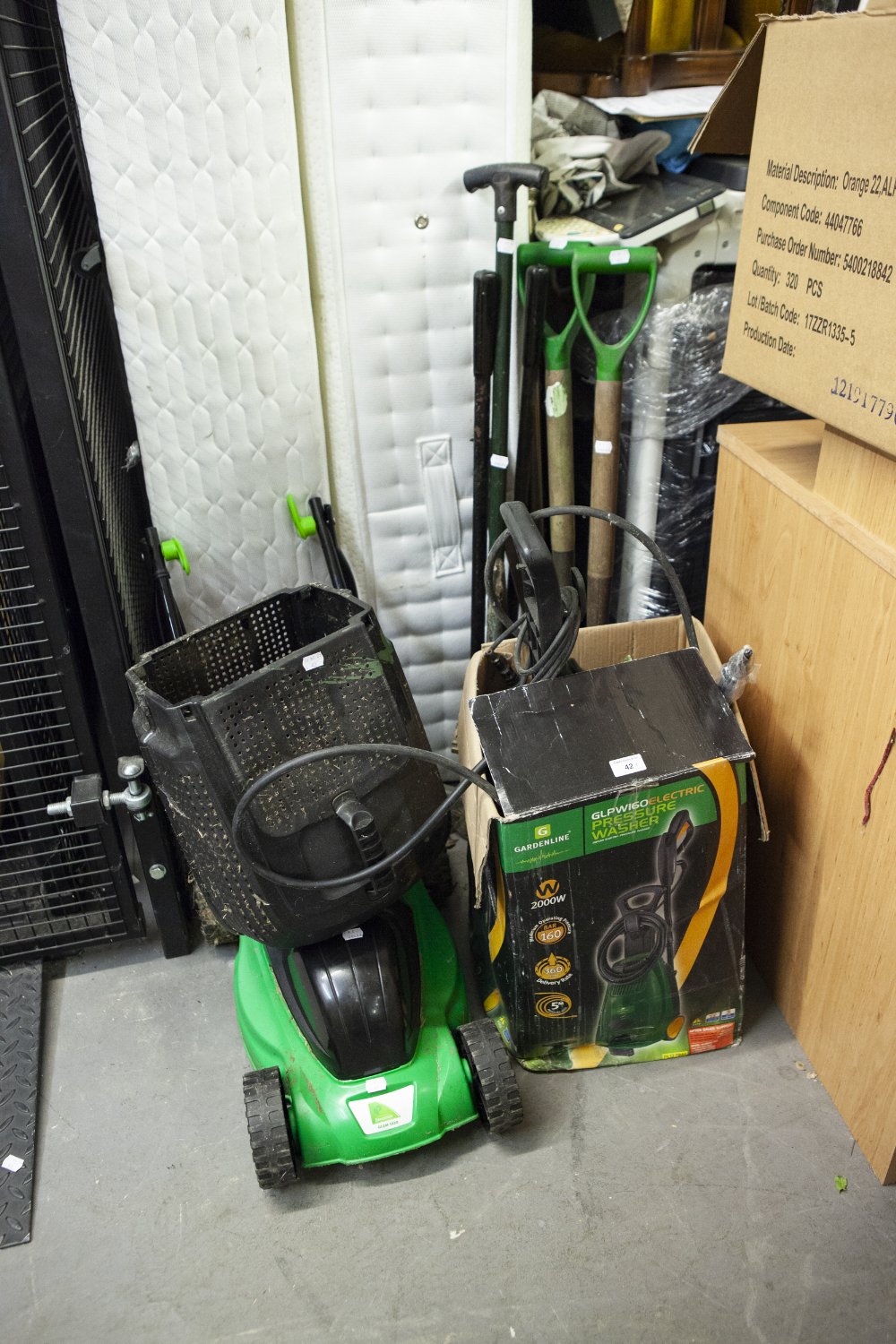 ELECTRIC 'GLEM 1030' LAWNMOWER, A 'GARDENLINE' PRESSURE WASHER AND VARIOUS GARDEN TOOLS