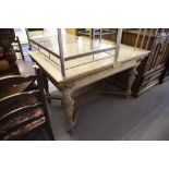 VICTORIAN OAK EXTENDING DINING TABLE, THE PULL-OUT TOP ON TURNED SUPPORTS WITH 'Y' STRETCHER