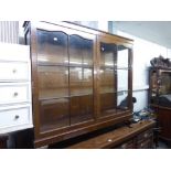 A MAHOGANY CHINA DISPLAY CABINET HAVING TWO GLAZED DOORS ON CABRIOLE SUPPORTS