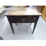 A SMALL OAK ANTIQUE SIDE TABLE, WITH SINGLE DRAWER