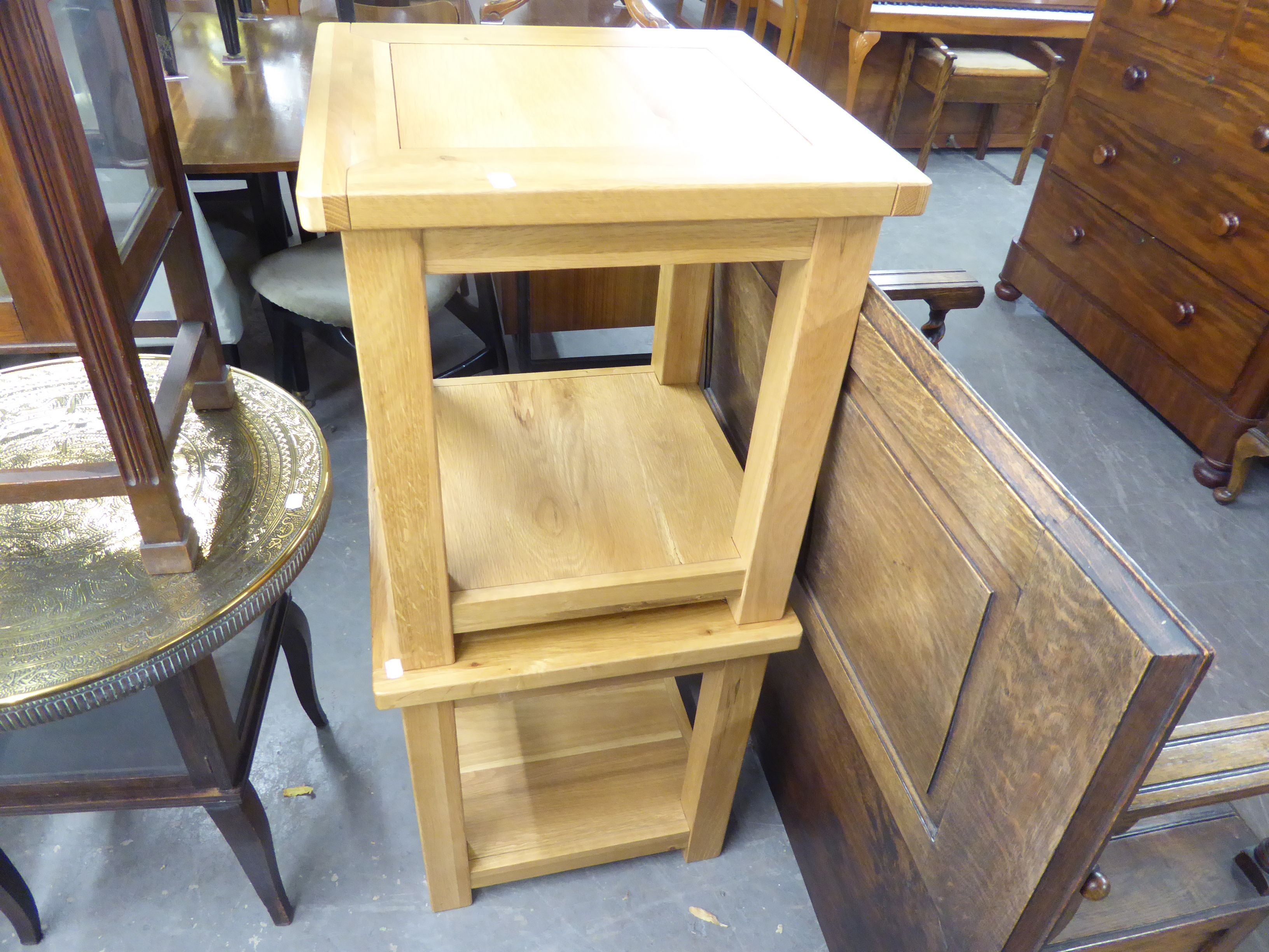 A PAIR OF GOOD QUALITY LIGHT OAK SQUARE OCCASIONAL TABLES, WITH UNDERTIER (2)