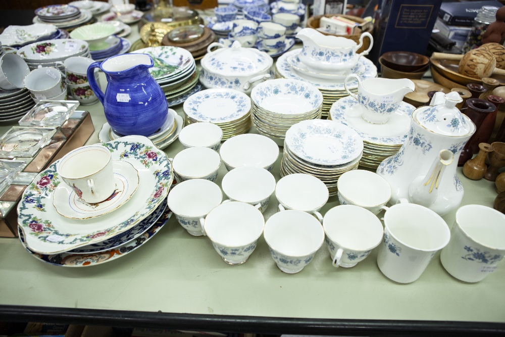 COLCLOUGH 'BRAGANZA' CHINA PART DINNER AND TEA SERVICE FOR 12 PERSONS, 47 PIECES AND OTHER