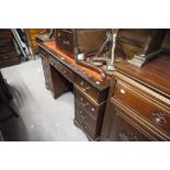 A REPRODUCTION MAHOGANY TWIN PEDESTAL DESK