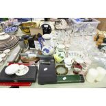 DOMESTIC AND DECORATIVE CERAMICS, GLASS AND MINOR COLLECTABLES