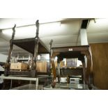 AN EARLY TWENTIETH CENTURY OAK TEA TROLLEY AND A SQUARE TOP SIDE TABLE WITH BRASS INLAY (2)