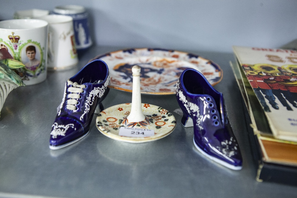 NINETEENTH CENTURY ENGLISH PORCELAIN PLATE, PAINTED IN THE IMARI PALETTE WITH A PHOENIX AND