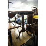 GEORGE III MAHOGANY SNAP TOP TRIPOD OCCASIONAL TABLE WITH CIRCULAR TOP AND GUN BARREL COLUMN