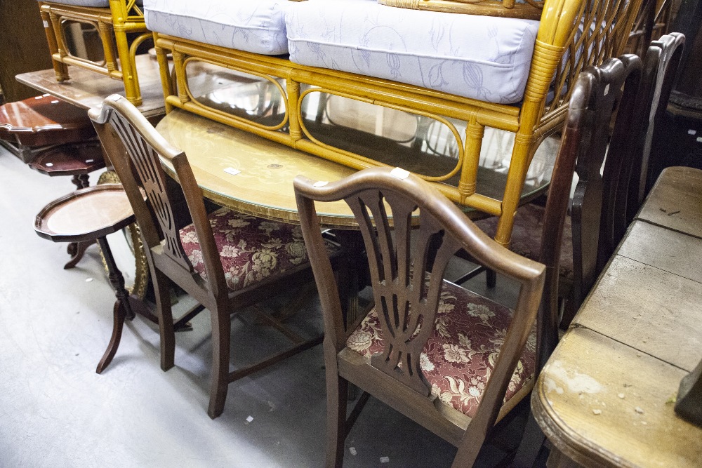 POSSIBLE ITALIAN INLAID CIRCULAR DINING TABLE WITH TURNED COLUMN AND QUARTETTE SCROLL SUPPORTS AND