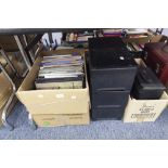 A COLLECTION OF LP RECORDS, APPROX 70 CIZ, CLASSICAL, POP, AND A QUANTITY OF CD'S TO INCLUDING BEE