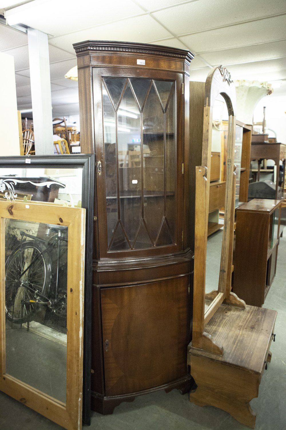 GEORGIAN STYLE STANDING CORNER CUPBOARD