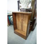 A LATE VICTORIAN MAHOGANY OPEN BOOKCASE WITH FIVE ADJUSTABLE SHELVES