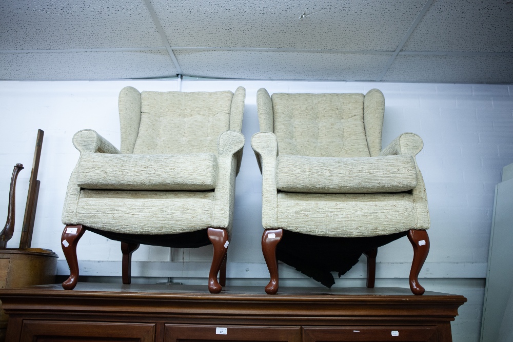 A PAIR OF TWENTIETH CENTURY LOUNGE CHAIRS, IN CREAM FABRIC