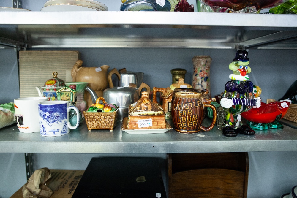 CERAMICS & GLASS, MIXED LOT, to include: SYLVAC TOFFEE GLAZED MUSHROOM PATTERN JUG WITH PIXIE