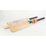 PETER KIPPAX WILLOW CRICKET BAT WITH TWENTY FOUR SIGNATURES, YORKSHIRE v LEICESTERSHIRE 1989,