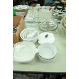 A COLLECTION OF HOUSEHOLD KITCHEN PYREX DISHES, BOWLS, TWO ARCOFLAM, FRANCE, PANS (AS NEW) AND