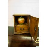 VICTORIAN/EDWARDIAN OAK HUMIDOR CABINET, THE HINGE LID REVEALING A ROYAL DOULTON (LAMBETH) TOBACCO