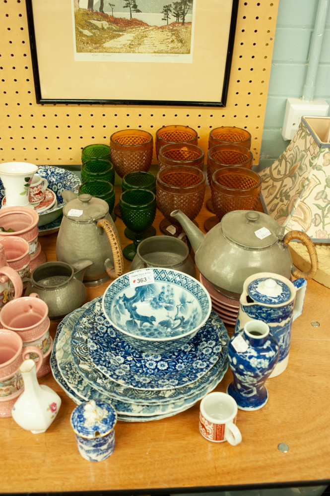 DOMESTIC POTTERY AND GLASS TO INCLUDE; COLOURED GLASS GOBLETS, BLUE AND WHITE WARES, PEWTER TEA