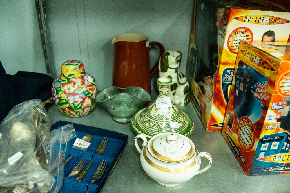 A COLLECTION OF CERAMICS TO INCLUDE; A GERMAN STUDIO POTTERY SHAPED BOWL, A MINIATURE TERRACOTTA