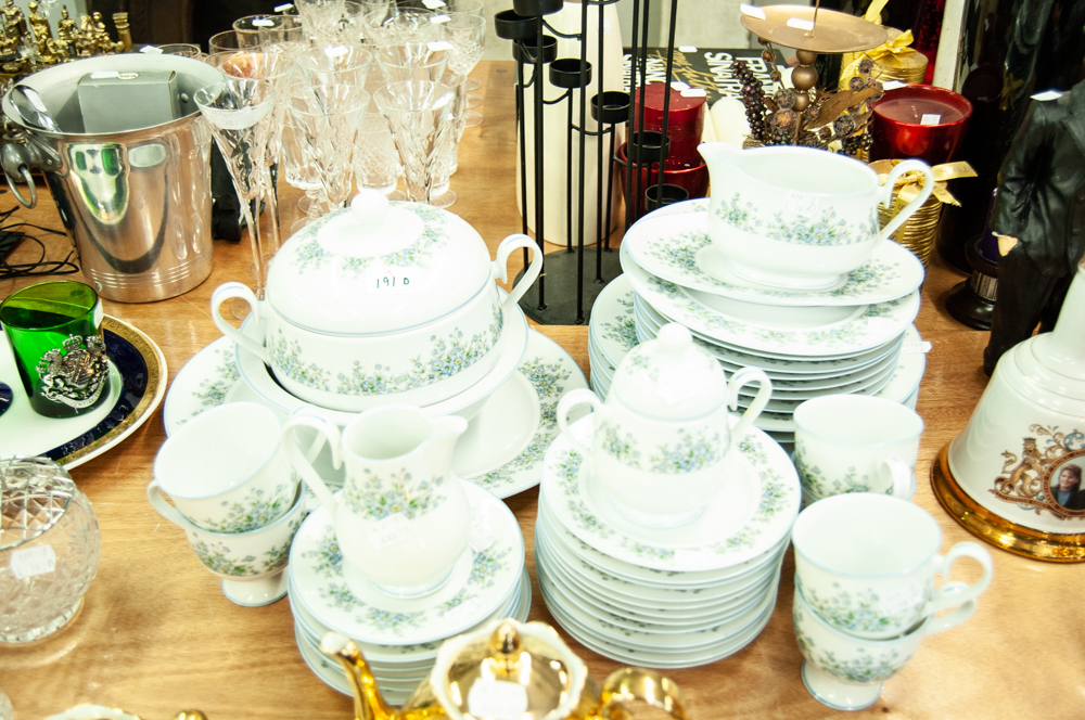 'CAPITOL' IRISH PORCELAIN 'SINCERELY' PATTERN DINNER AND TEA SERVICE FOR SIX PERSONS,